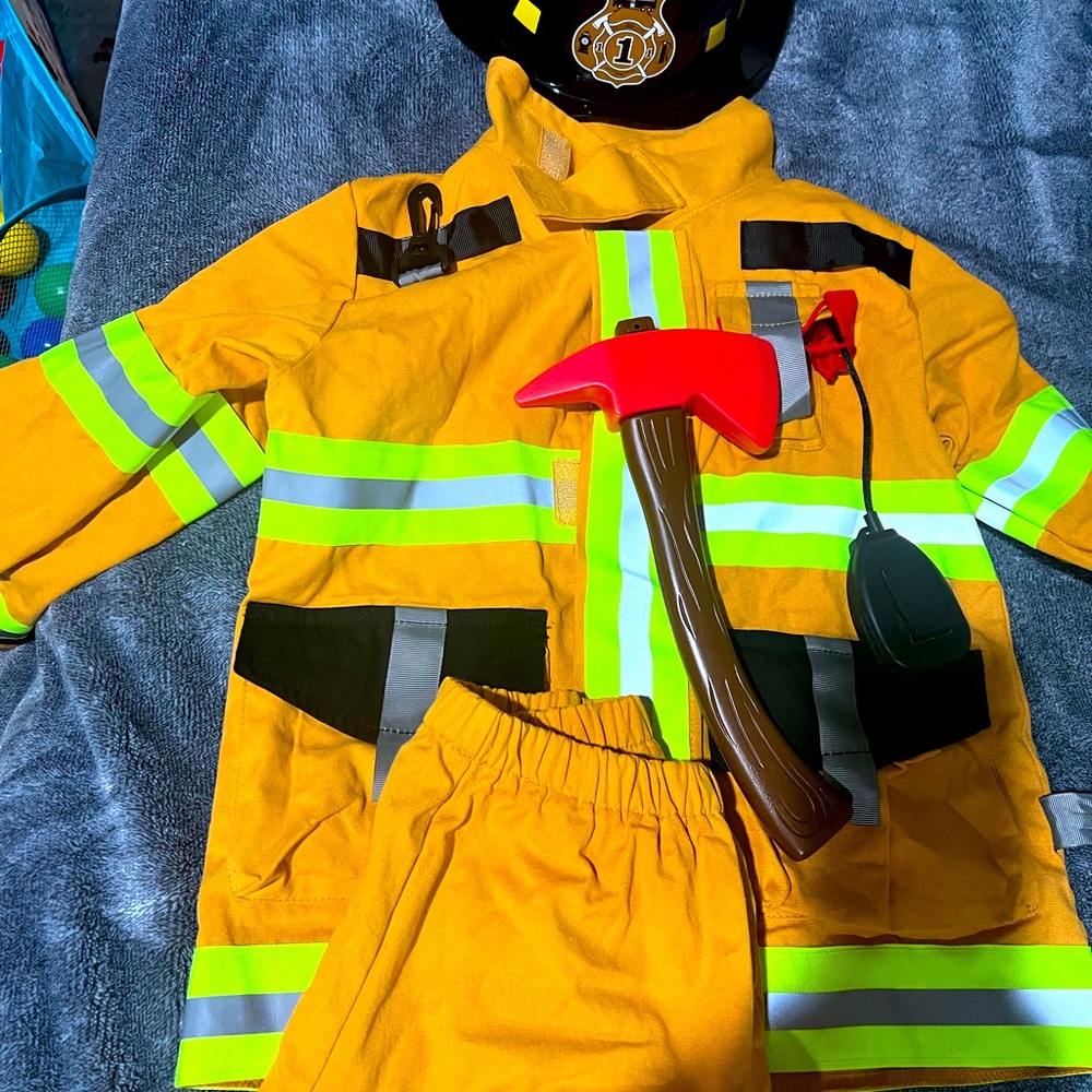 Kids girls/boys costumes Fire Fighter 5/6 yrs old